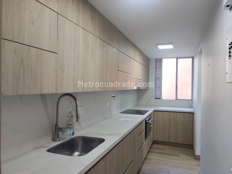 Apartamento de 2 Alcobas con Balcón en El Poblado - 5