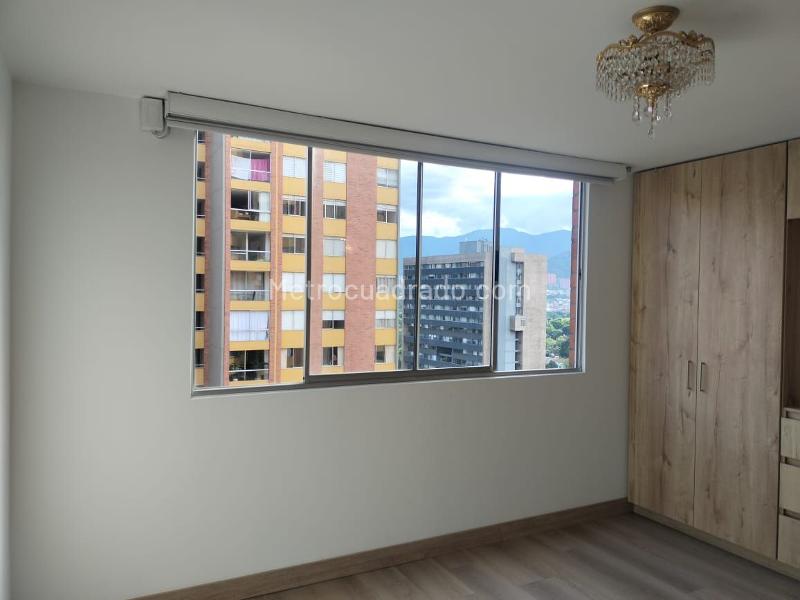 Apartamento de 2 Alcobas con Balcón en El Poblado - 8