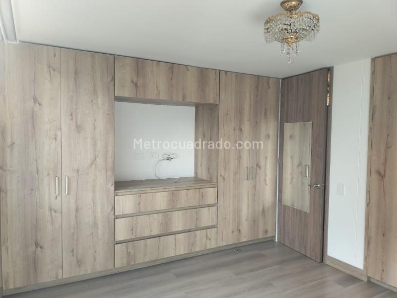 Apartamento de 2 Alcobas con Balcón en El Poblado - 9