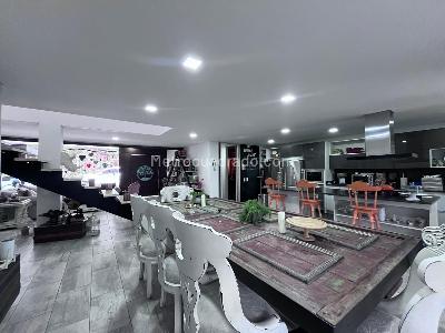 Casa de 5 alcobas en venta en Envigado, Envigado, 560 m² · foto 3 de 20