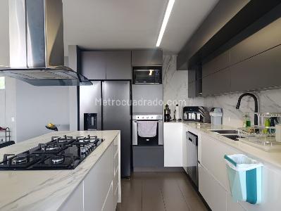 Apartamento de 3 alcobas en venta en El Poblado, Medellín, 160 m² · foto 8 de 18