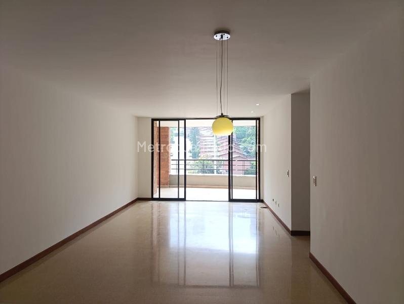 3BR Apartment with Balcony in Gated Unit in El Poblado - 2