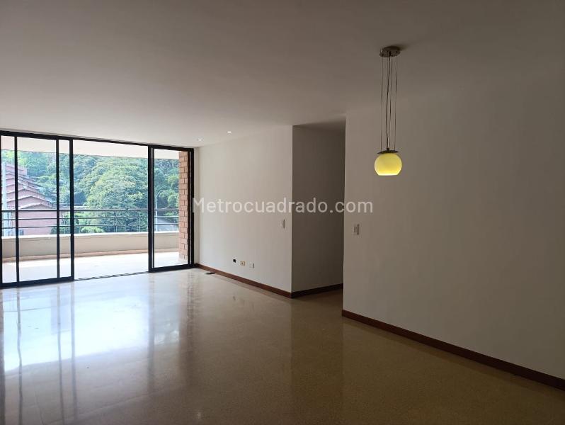 3BR Apartment with Balcony in Gated Unit in El Poblado - 3