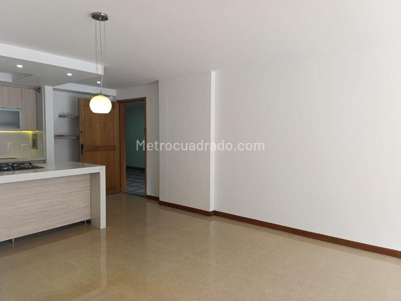 3BR Apartment with Balcony in Gated Unit in El Poblado - 5