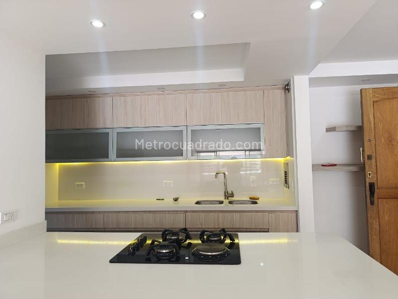 3BR Apartment with Balcony in Gated Unit in El Poblado - 7