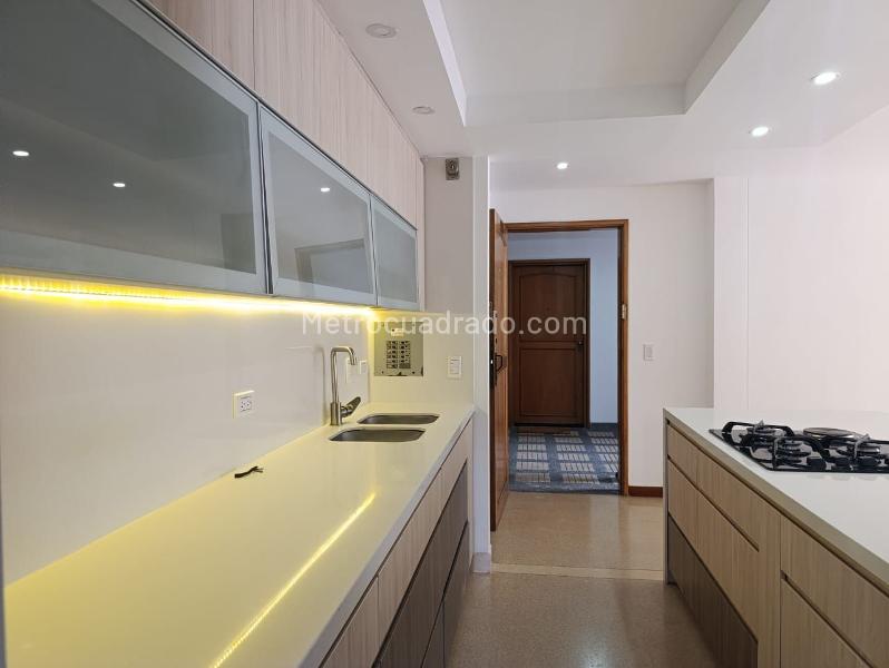 3BR Apartment with Balcony in Gated Unit in El Poblado - 8