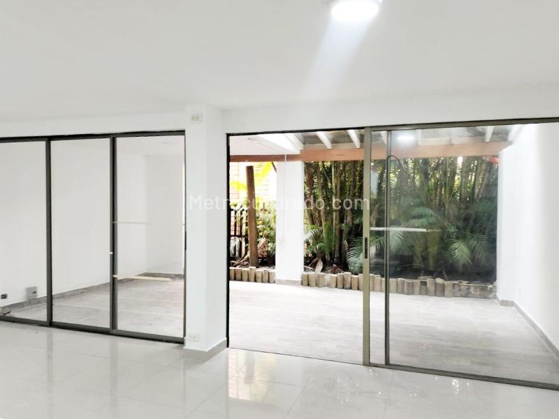 Modern 4BR House Near Amenities in El Poblado - 2