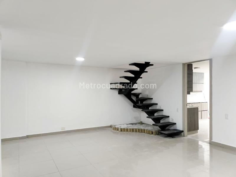 Modern 4BR House Near Amenities in El Poblado - 3