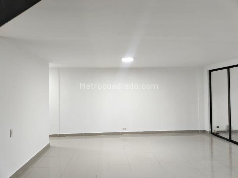 Modern 4BR House Near Amenities in El Poblado - 4