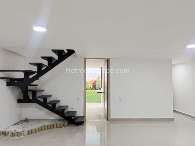 Modern 4BR House Near Amenities in El Poblado - 5
