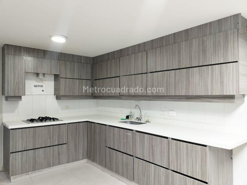 Modern 4BR House Near Amenities in El Poblado - 7