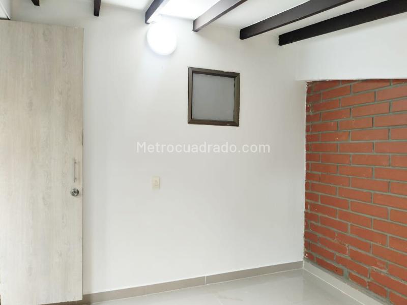 Modern 4BR House Near Amenities in El Poblado - 9
