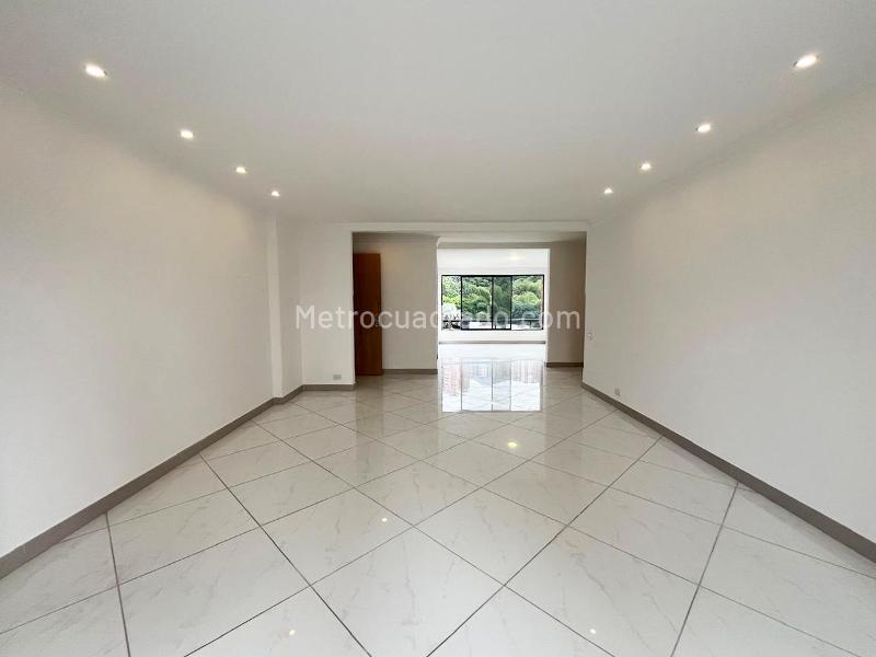 Elegant 3BR Apartment with Pool in El Poblado - 2