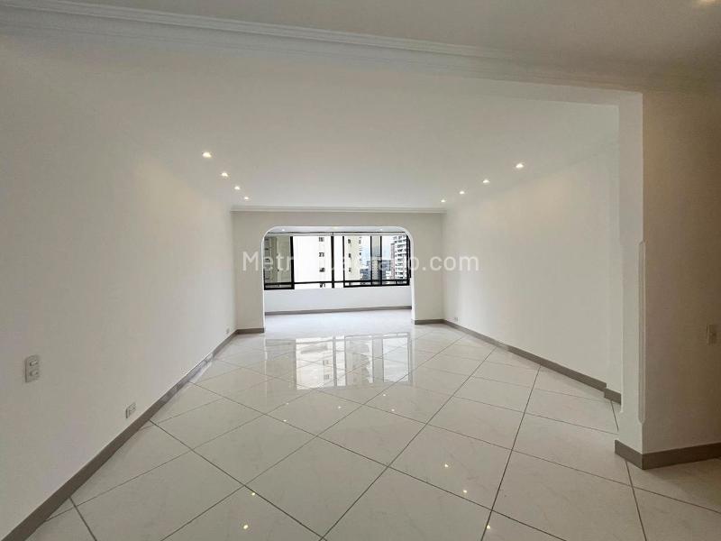 Elegant 3BR Apartment with Pool in El Poblado - 3