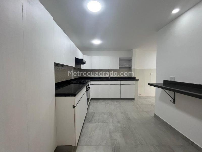 Elegant 3BR Apartment with Pool in El Poblado - 5