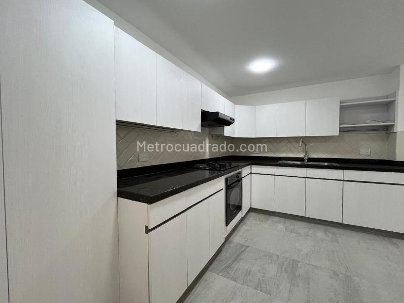 Elegant 3BR Apartment with Pool in El Poblado - 6