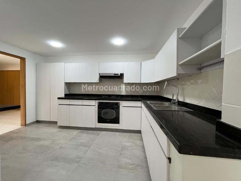 Elegant 3BR Apartment with Pool in El Poblado - 7