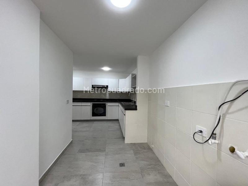 Elegant 3BR Apartment with Pool in El Poblado - 8