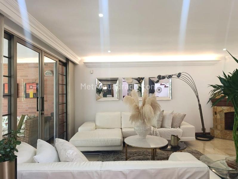 Casa Amoblada de 3 Alcobas en El Poblado, Conjunto Cerrado