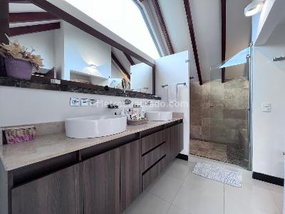 Casa de 4 alcobas en venta en Envigado, Envigado, 650 m² · foto 15 de 20