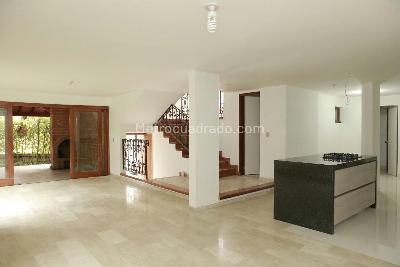 Casa de 3 alcobas en venta en El Poblado, Medellín, 280 m² · foto 2 de 11