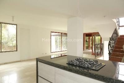Casa de 3 alcobas en venta en El Poblado, Medellín, 280 m² · foto 6 de 11