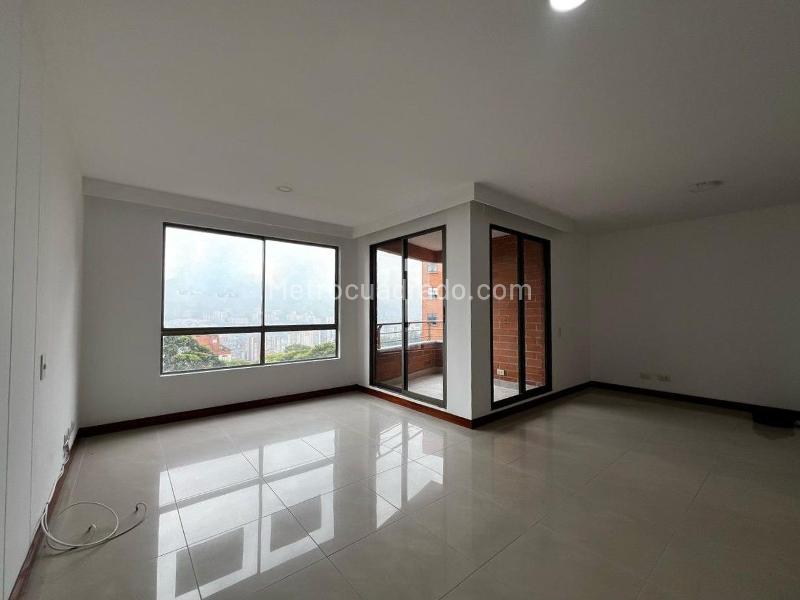 3BR Apartment with Pool in El Poblado - 2