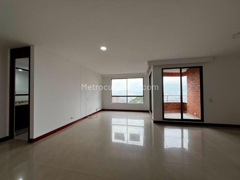 3BR Apartment with Pool in El Poblado - 3