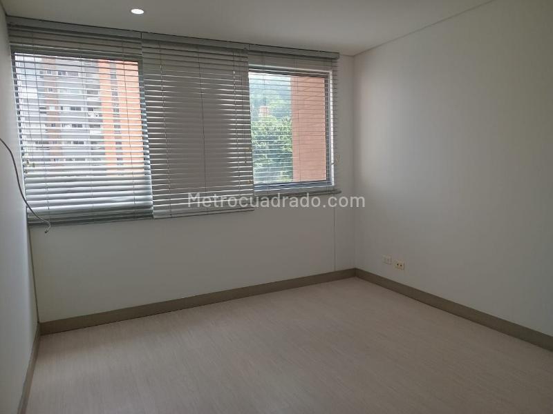 Apartamento de 2 Alcobas en Castropol, Unidad Cerrada - 9