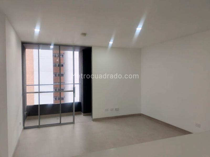 Apartamento de 2 Alcobas con Balcón y Parqueadero Cubierto en El Poblado - 2