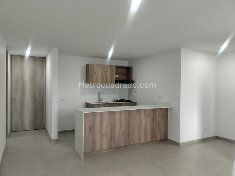 Apartamento de 2 Alcobas con Balcón y Parqueadero Cubierto en El Poblado - 3
