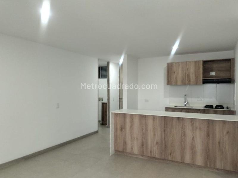 Apartamento de 2 Alcobas con Balcón y Parqueadero Cubierto en El Poblado - 4