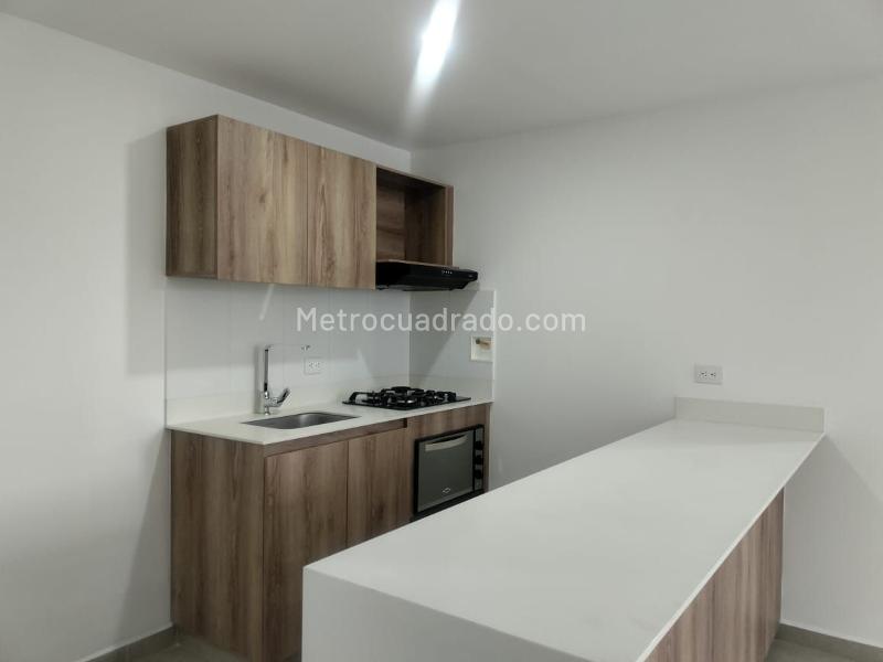 Apartamento de 2 Alcobas con Balcón y Parqueadero Cubierto en El Poblado - 6
