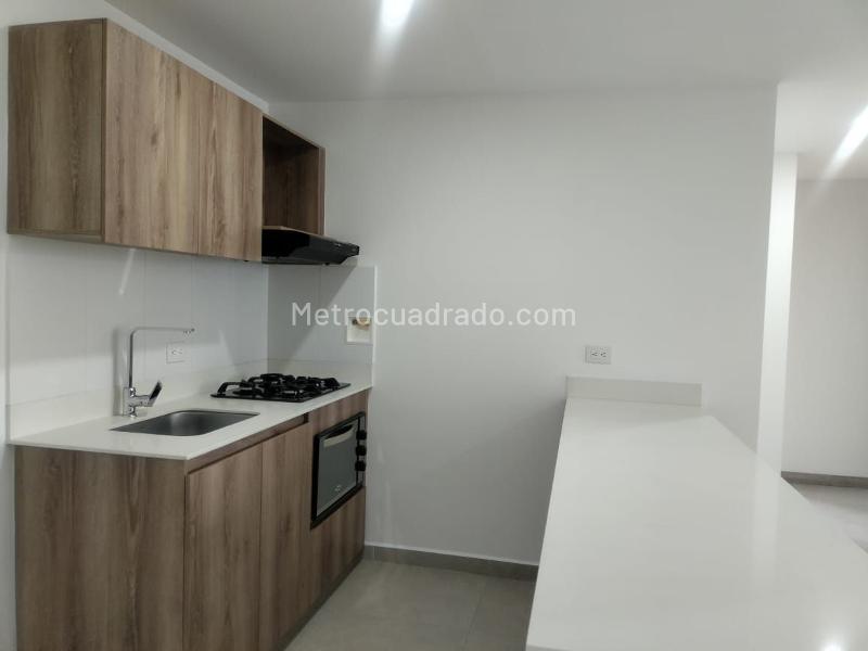 Apartamento de 2 Alcobas con Balcón y Parqueadero Cubierto en El Poblado - 7