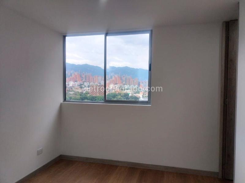 Apartamento de 2 Alcobas con Balcón y Parqueadero Cubierto en El Poblado - 8