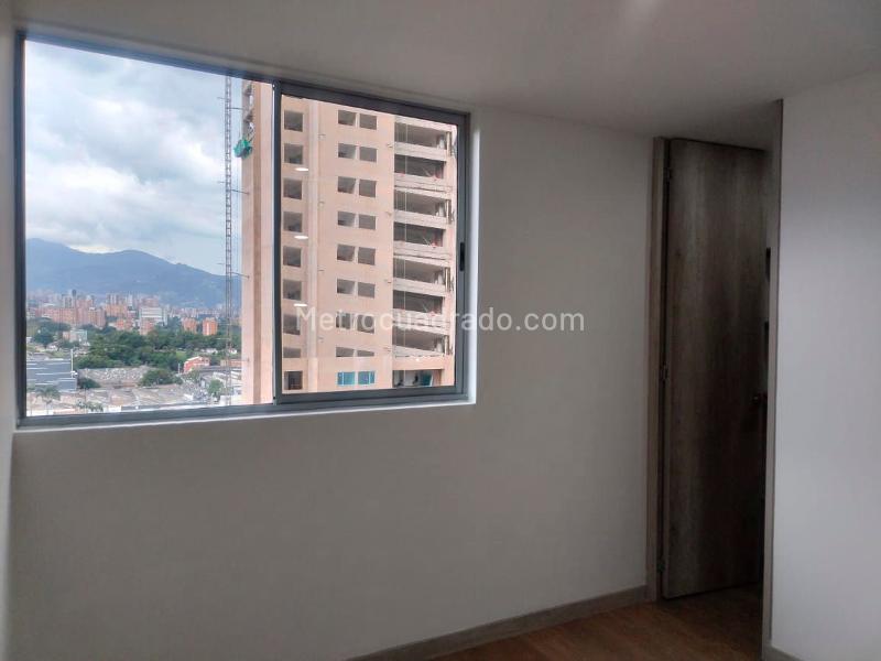 Apartamento de 2 Alcobas con Balcón y Parqueadero Cubierto en El Poblado - 9