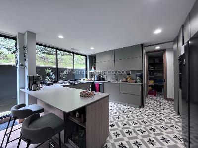 Casa de 4 alcobas en venta en Envigado, Envigado, 361 m² · foto 5 de 19