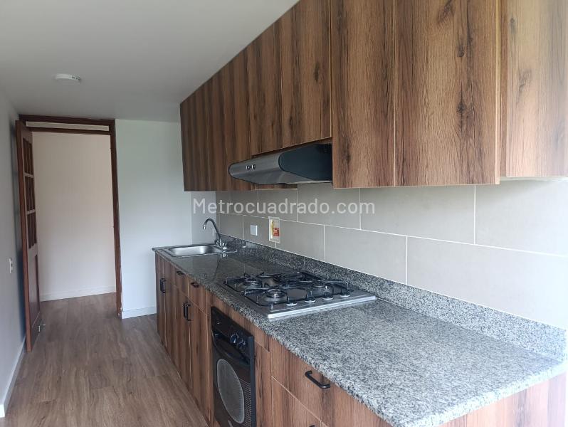 2BR Apartment with Balcony & Covered Parking in El Poblado - 8