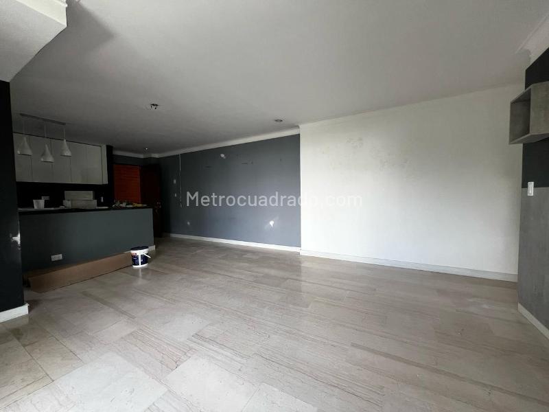 2BR Apartment with Balcony & Covered Parking in El Poblado - 2