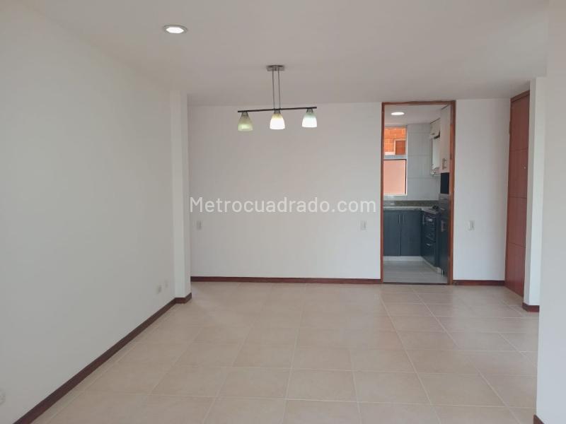 Apartamento de 3 Alcobas con Balcón y Parqueadero Cubierto en El Poblado - 3