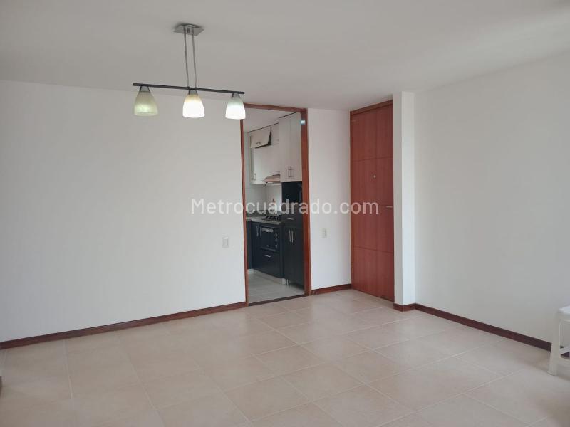 Apartamento de 3 Alcobas con Balcón y Parqueadero Cubierto en El Poblado - 4