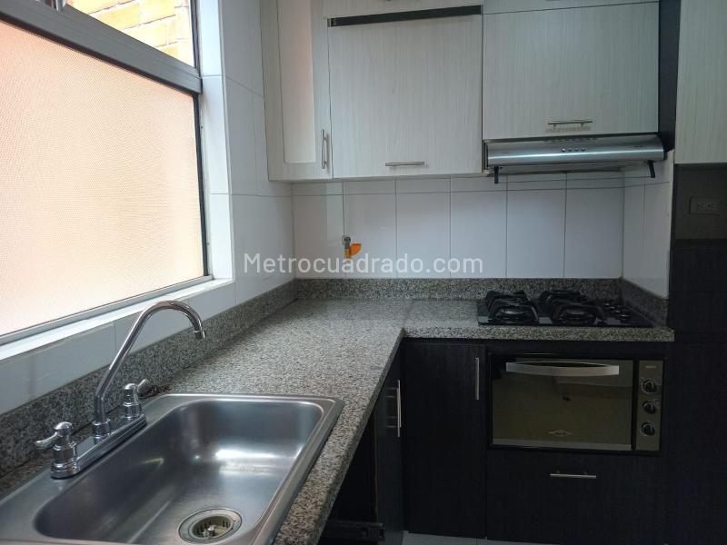 Apartamento de 3 Alcobas con Balcón y Parqueadero Cubierto en El Poblado - 5