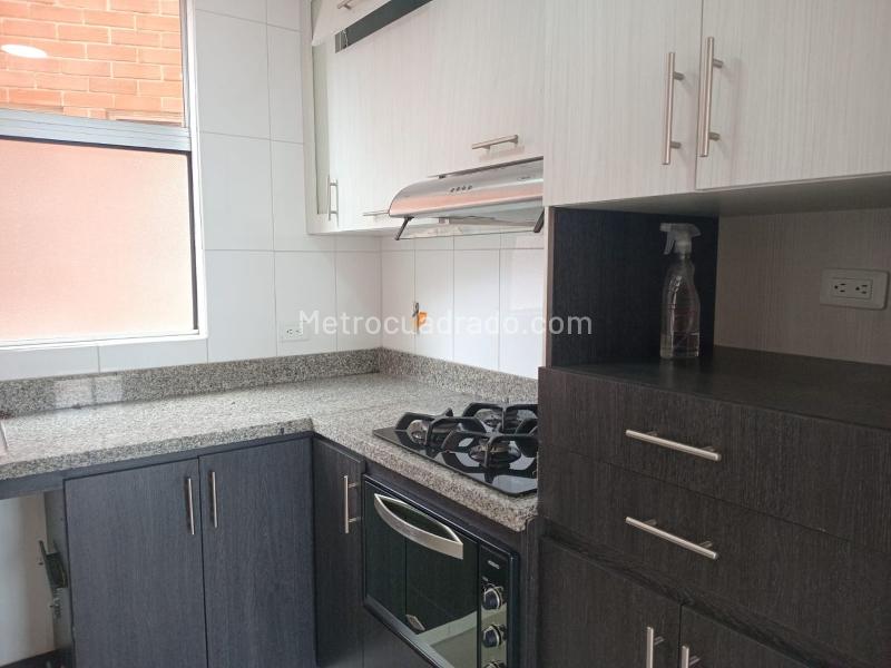 Apartamento de 3 Alcobas con Balcón y Parqueadero Cubierto en El Poblado - 6