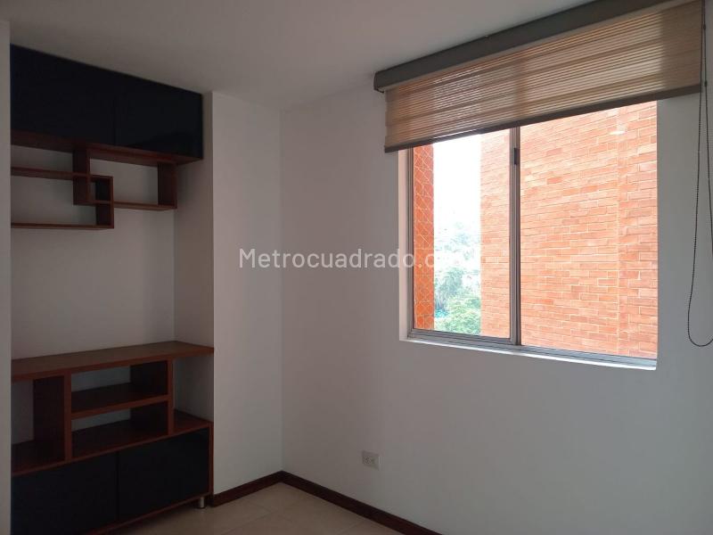 Apartamento de 3 Alcobas con Balcón y Parqueadero Cubierto en El Poblado - 7