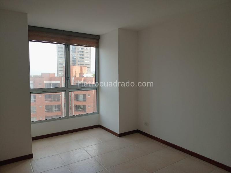 Apartamento de 3 Alcobas con Balcón y Parqueadero Cubierto en El Poblado - 8