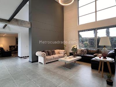 Casa de 5 alcobas en venta en Envigado, Envigado, 450 m² · foto 2 de 19