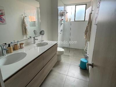 Apartamento de 3 alcobas en venta en El Poblado, Medellín, 123 m² · foto 10 de 11