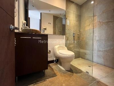 Apartamento de 2 alcobas en venta en El Poblado, Medellín, 136 m² · foto 16 de 19