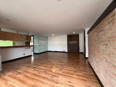 Apartamento de 2 alcobas en venta en El Poblado, Medellín, 136 m² · foto 2 de 19
