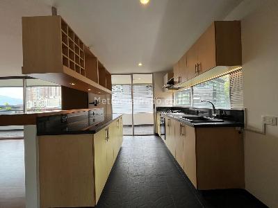 Apartamento de 2 alcobas en venta en El Poblado, Medellín, 136 m² · foto 8 de 19